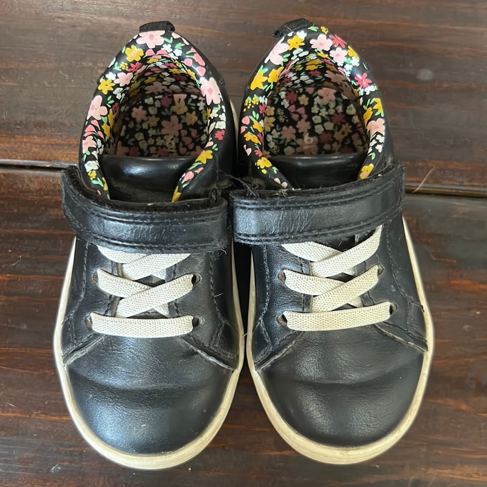Carters black leather Velcro floral sz 6